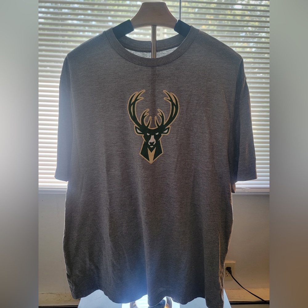 Men’s NBA Tshirt- Milwaukee Bucks